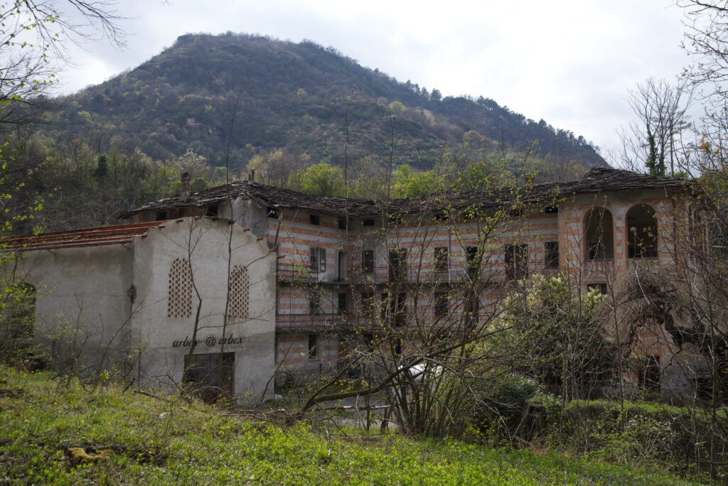 verlassene Villa, Mehrfamilienhaus